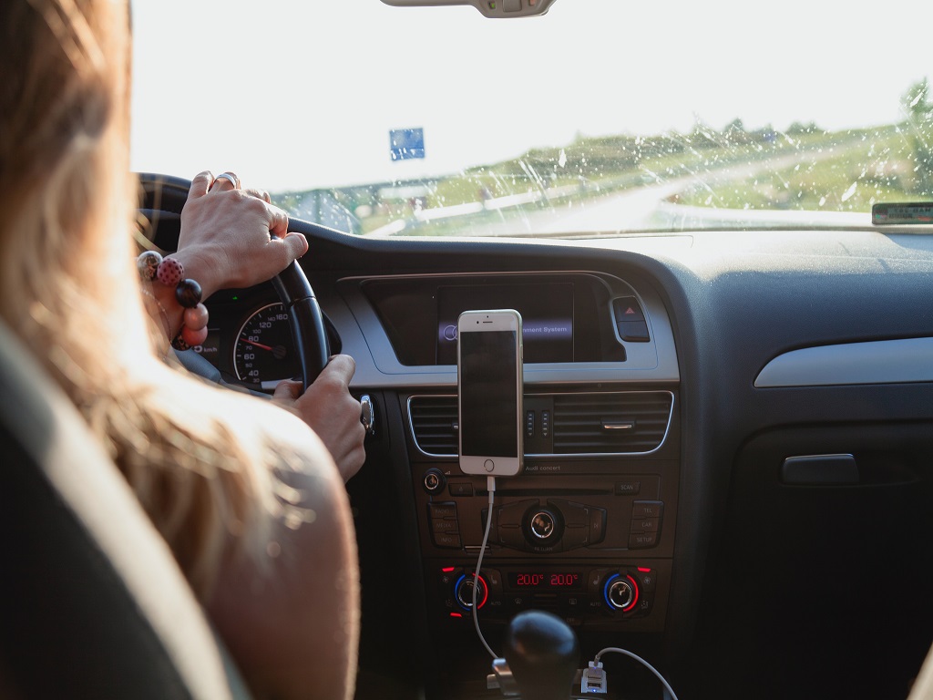 7 Truck Driving Tips to Stay Safe